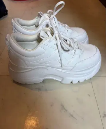 ZARA 통굽 스니커즈 화이트 36