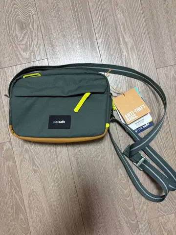 PacSafe GO 크로스 바디 숄더백