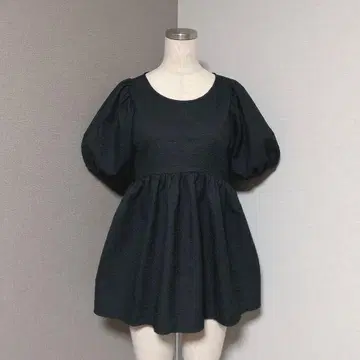 아카이브 엠보싱 자카드 플레어 튜닉 리본 블라우스 블랙
