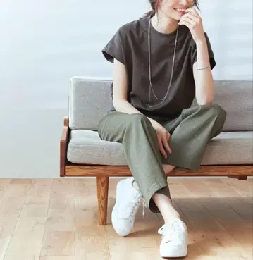 23구 워셔블 린넨 비스코스 스트레치 드로스트 팬츠 23,100엔