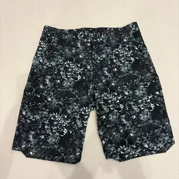 OAKLEY 숏팬츠 기하학 패턴 블랙 계열 JPN30