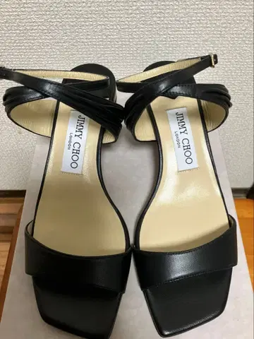 [가격 인하 가능] 미사용 지미추 샌들 블랙 24cm