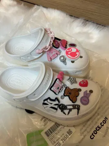 크록스 클래식 메가 크러쉬 커스텀 참 포함 화이트