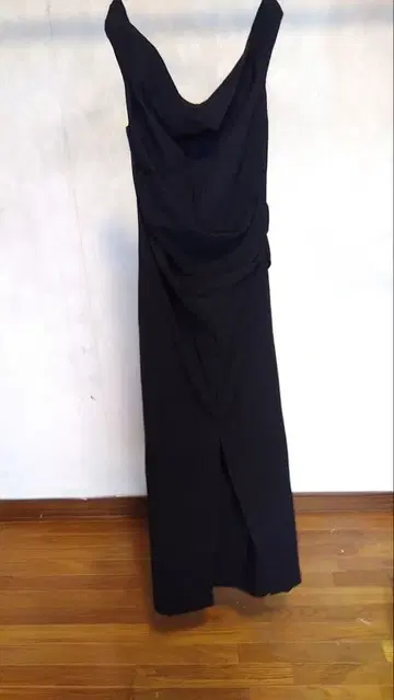 ZARA 블랙 오프숄더 슬리브리스 원피스