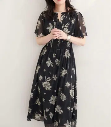 [ 완판템 ] 내추럴 꾸뛰르 핀턱 플레어 소매 원피스 [ 블랙