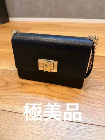 극미품 FURLA 훌라 체인 숄더백 블랙 골드 금장 장식