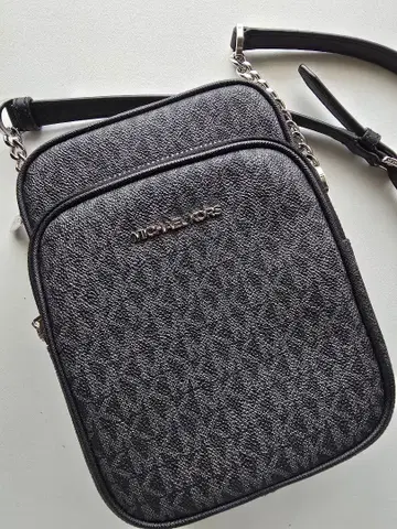 MICHAEL KORS 슬링백 블랙