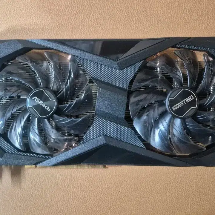 ASRock RX6600 8gb 그래픽카드
