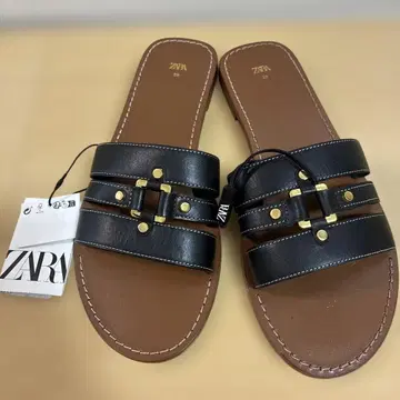 [새상품] ZARA 플랫 가죽 슬라이드 샌들 블랙 39