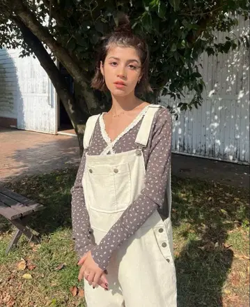 앨리슨 브라운 PETALMOODFRILL 롱슬리브탑