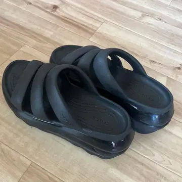 Crocs 통굽 스포츠 샌들 블랙