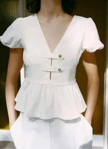 ZARA 플럼 상의 화이트