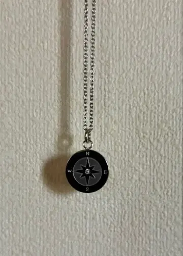 SLEEK STEEL 나침반 모티브 목걸이