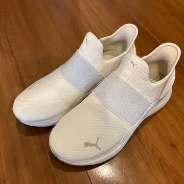 [ 새상품 ] PUMA 슬립온 화이트 여성용 24cm