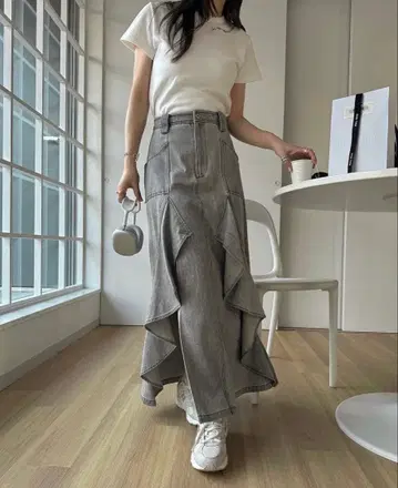 willfully ruffle hem slit denim SK