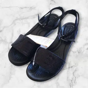 crocs 스팽글 컴포트 샌들 블랙 W6