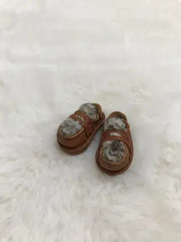 미디 브라이스 아웃핏 신발 작가님