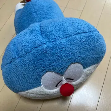 도라에몽 키가 점보 누워있는 봉제 인형