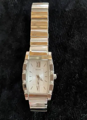 배터리 새상품! SEIKO 루키아 쿼츠 토노형 다이아 8석
