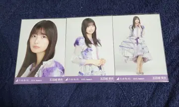노기자카46 브로마이드 이오키 마오 13thBD 라이브 의상1 컴프