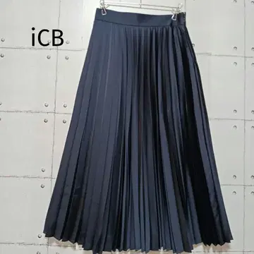 컨디션 최상 iCB 롱 플리츠 스커트 광택 네이비