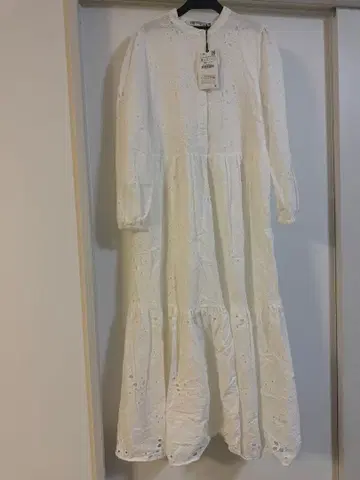 새상품 ZARA 자수 미디 원피스 화이트 S