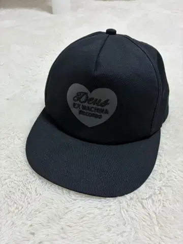 Deus ex Machina 데우스 하트 로고 캡 블랙