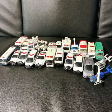 토미카 순찰차 구급차 소방차 헬기 경찰 차량 24대 TOMICA