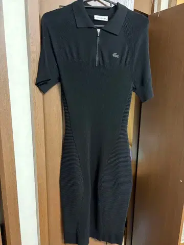 LACOSTE 하프 지퍼 니트 원피스 블랙