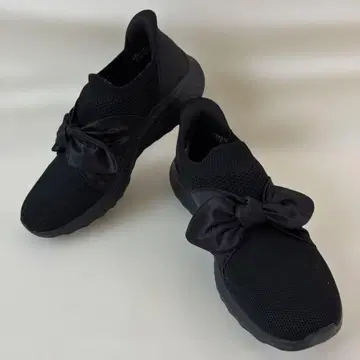 SKECHERS BOBS Slip-ins 슬립온 블랙 리본