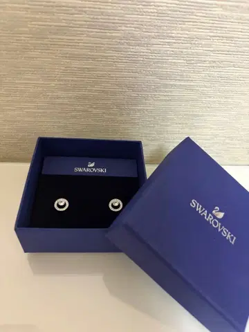 SWAROVSKI 서클 귀걸이 양쪽 귀용 (실버)