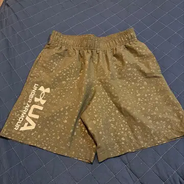 언더아머 숏팬츠 카키 올 패턴