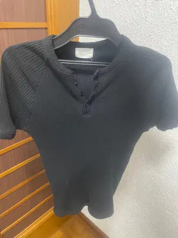 MOTTO 리브 헨리넥 반팔 T셔츠 블랙 스트레치