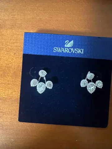 SWAROVSKI 스와로브스키 귀걸이 양쪽 귀용