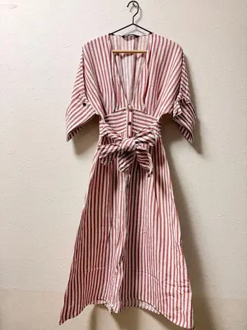 ZARA 스트라이프 패턴 V넥 원피스