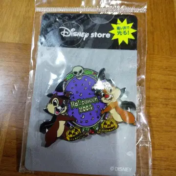 Disney Store 칩과 데일 할로윈 2004 핀 배지