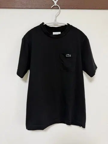 LACOSTE 포켓 부착 반팔 T셔츠 블랙