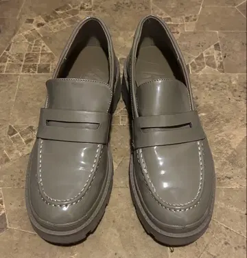 ZARA 통굽 코인 로퍼 그레이