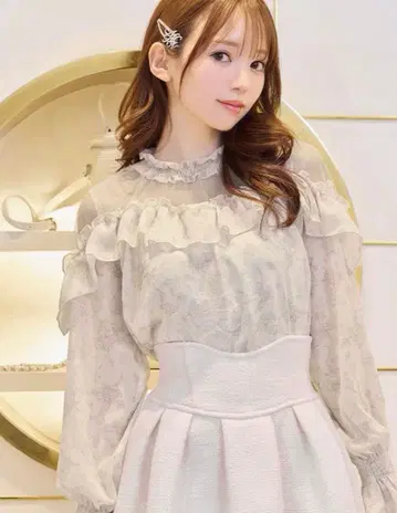 미셸 마카롱 로얄 플뢰르 상의 베이지
