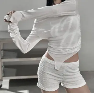 ODOR V-to unbal sleeve 티셔츠 티셔츠 상의