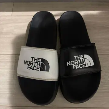 THE NORTH FACE 샤워 샌들 좌우 비대칭 컬러