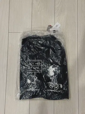 NEWERA 피넛 카노코 미드넥 T셔츠 블랙 새상품 택 포함