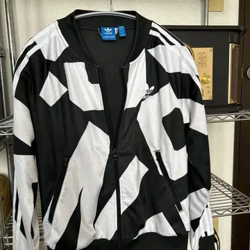 [인기] adidas 트랙 자켓 그래픽 패턴 블랙 x 화이트