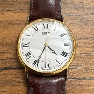SEIKO QUARTZ 골드 컬러 로마 숫자 손목시계