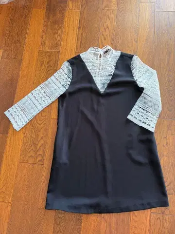 ZARA 레이스 절개 긴팔 블라우스 블랙 화이트