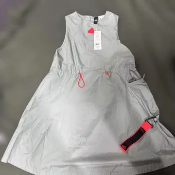 M [ 새상품 ] adidas 슬리브리스 원피스 카키 카라비너 포함