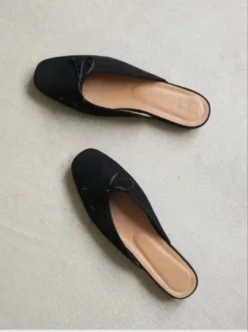 Demi-LuxeBEAMS FLATTERED MALVA 뮬 리본