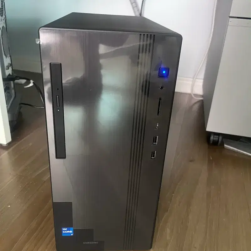 삼성 데스크탑이에요. 신품 인텔 i7-14700