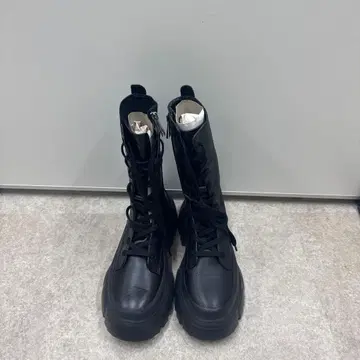 ZARA 레이스업 트랙 밑창 부츠 블랙 38 (AD-2)