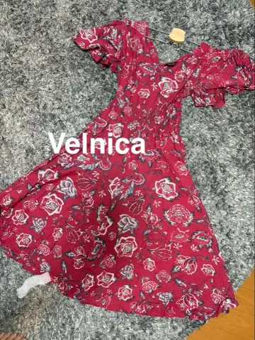 베르니카 Velnica 원피스 무릎 기장 V넥 꽃무늬 반팔 빨간색 레드